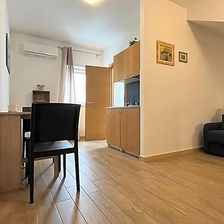 Residenza Montegrappa מלון דירות